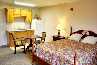 Efficiency room with bed, sink and refrigerator 